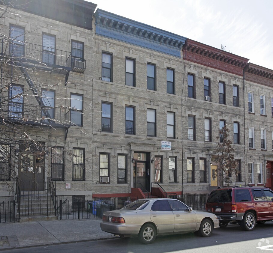 Primary Photo - 550 Bainbridge Street