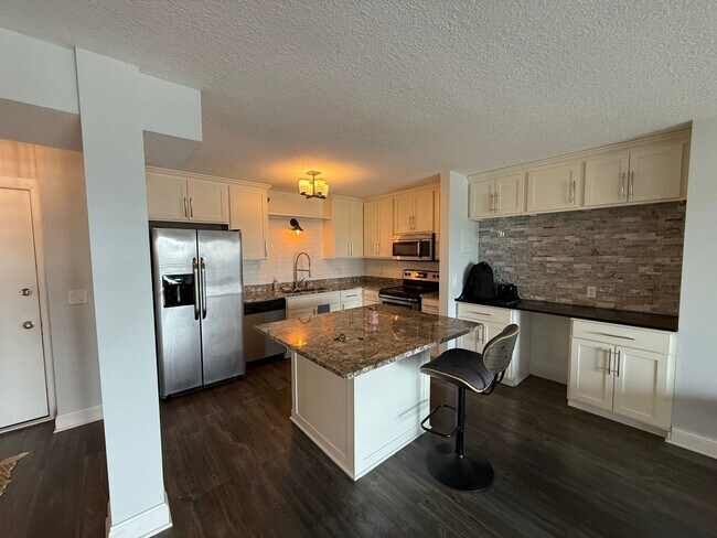 Building Photo - Modern 1 Bedroom Apartment With Stunning C...