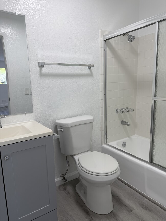 Foto del edificio - 13909 Hawthorne Way