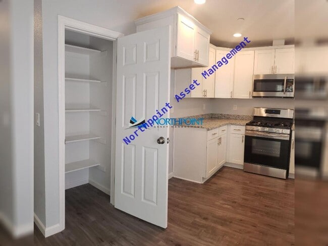 Foto del edificio - 4 BR/2.5 BA | Newly Renovated Single Family Home | 1-Car Covered Parking | Fully Fenced Backyard