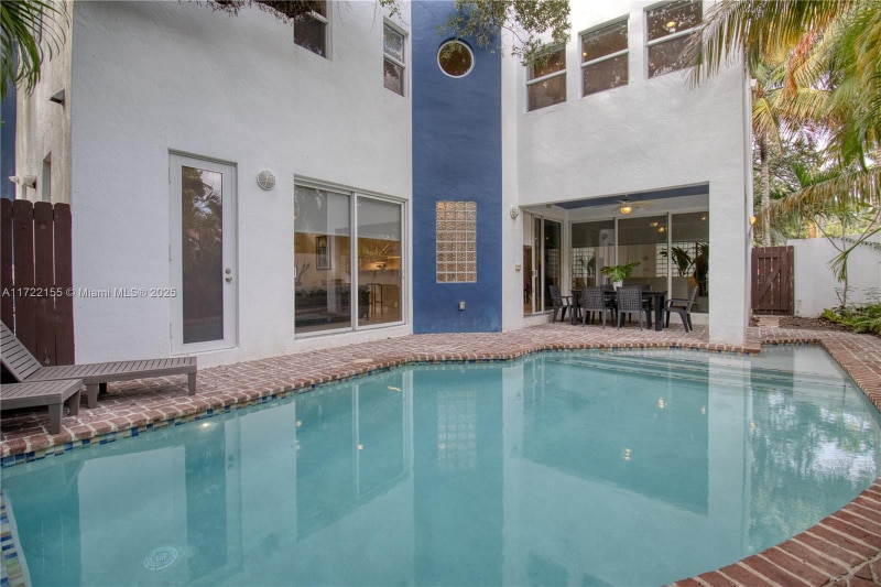 Photo - 2200 Lincoln Ave (Miami, FL)