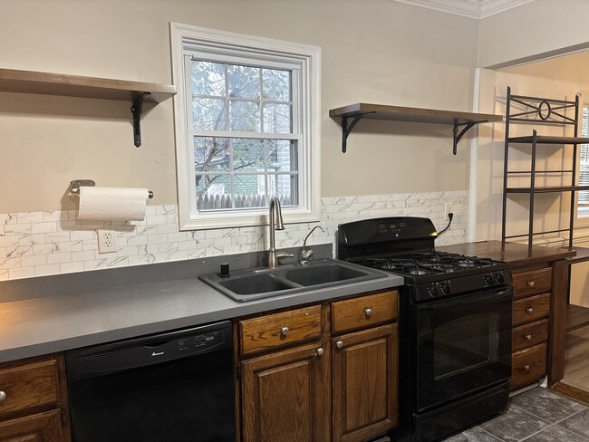 Building Photo - 952 Magothy Ave