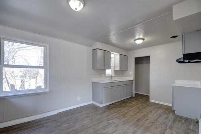 Building Photo - 4240 E 13th Ave
