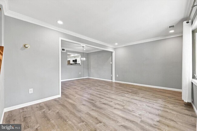 Foto del edificio - 106 Woodside Cir