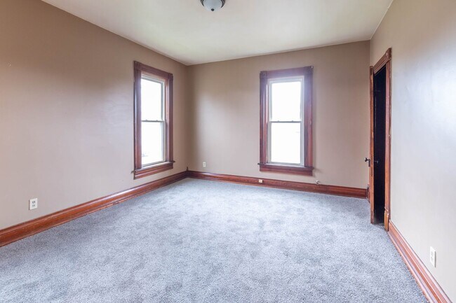 Building Photo - 138 N Madison Rd