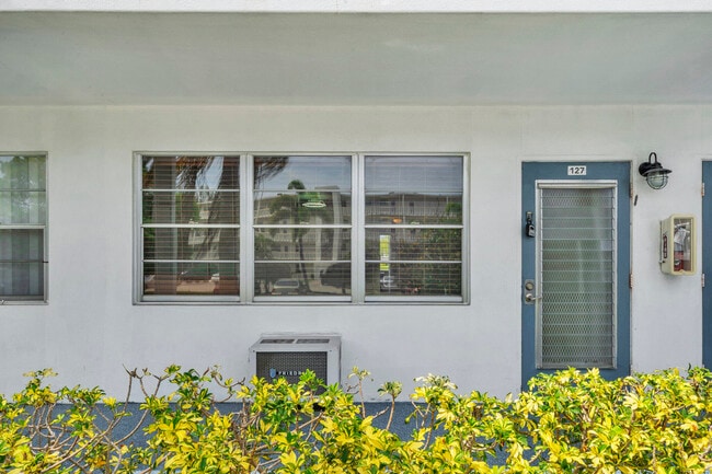 Building Photo - 127 Westbury E
