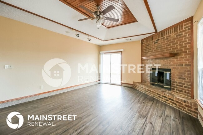 Foto del edificio - 2425 E Hills Dr