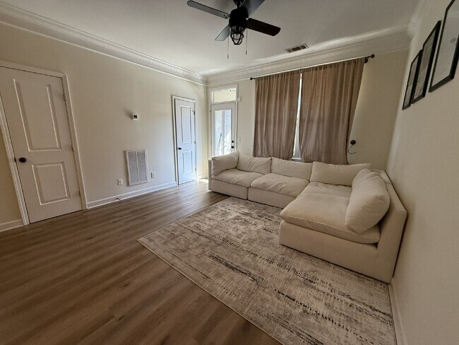 Foto del edificio - FANTASTIC LOCATION!! 2BR/2.5BA Townhouse in Historic Waverly area!