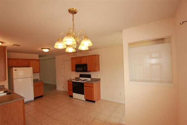 Building Photo - 601 Sherard Cir