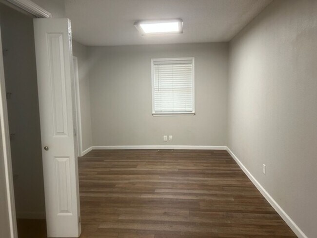 Foto del edificio - FOR LEASE! NEWLY REMODELED 3 BED/1.5 BATH HOME IN CARL JUNCTION-$1300 RENT-$1300 DEPOSIT