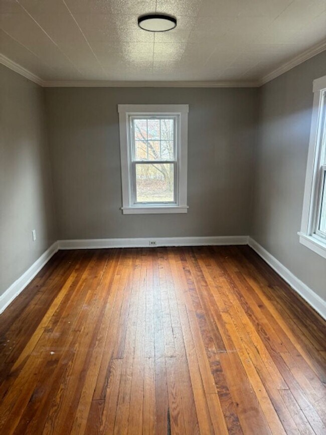 Building Photo - 3 bed/1 bath townhome in Clairton, PA 15025