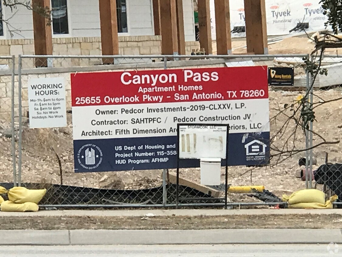 Foto principal - Canyon Pass Apartment Homes