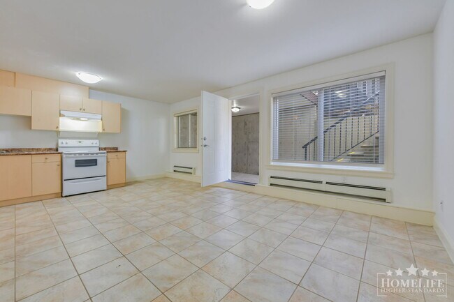 Photo du bâtiment - Bright 2-Bedroom Basement Suite in Sullivan-  All Utilities Included