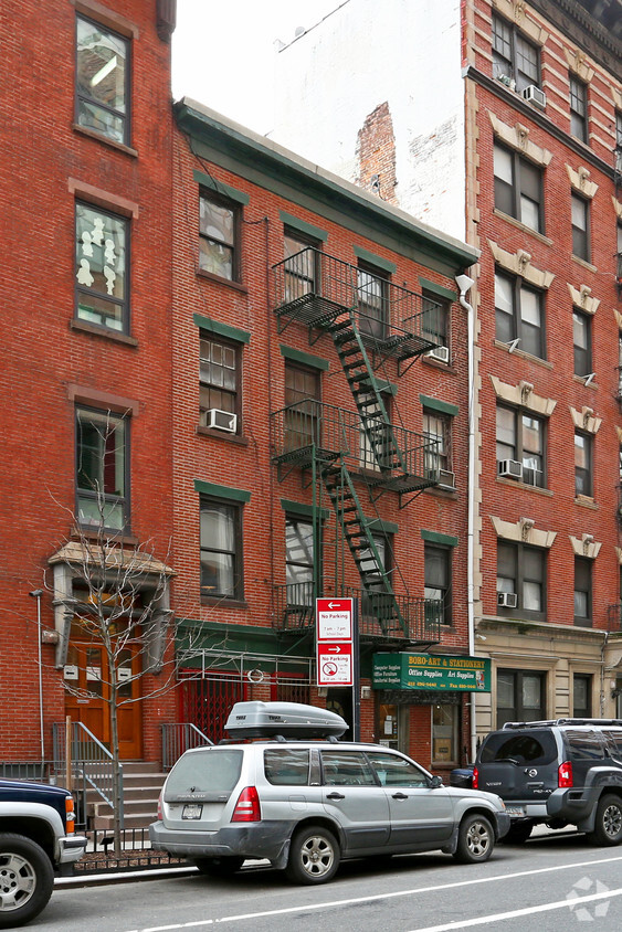 Foto del edificio - 328 W 15th St