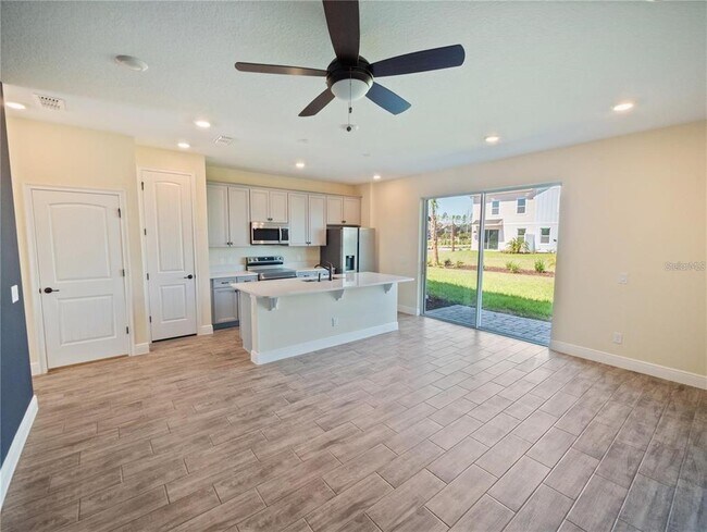 Building Photo - 2910 Castaway Ln