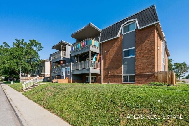 Building Photo - 1705 30th St