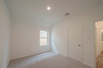 Building Photo - 27235 Henley Rdg Dr