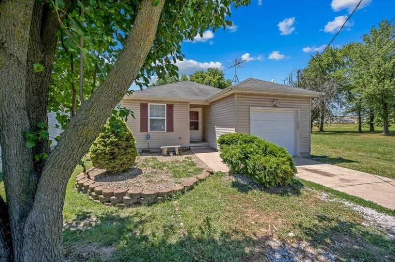 1953 N Hillcrest Ave, Springfield, MO 65802 House Rental in