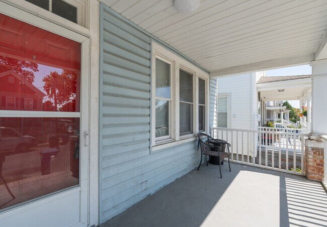 Building Photo - RB208 Poplar Ave-4 units