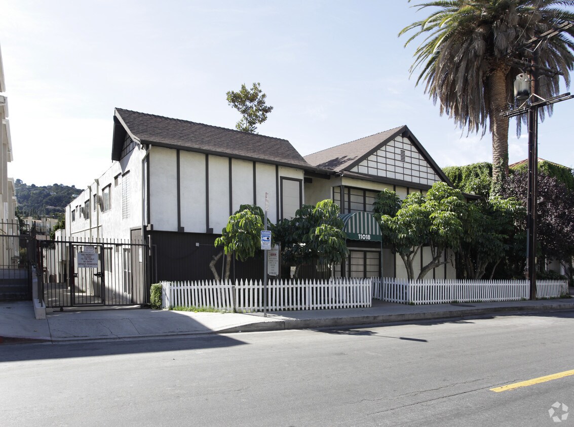 Primary Photo - 11018 Aqua Vista St