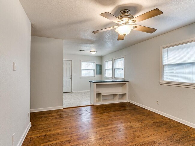 Building Photo - 630 Villa Dr