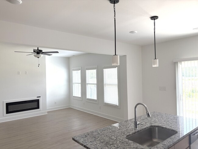 Building Photo - 120 Willa Mae Ln