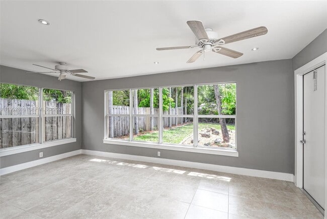 Foto del edificio - 1032 SW 22nd Terrace