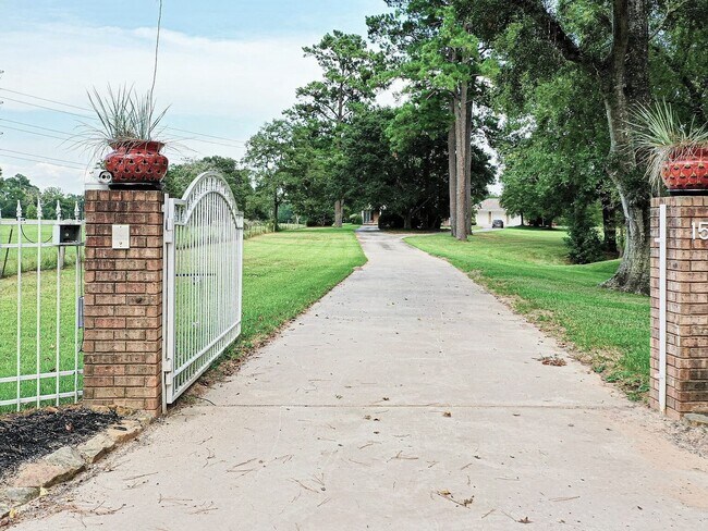 Foto del edificio - 1548 Virgie Community Rd