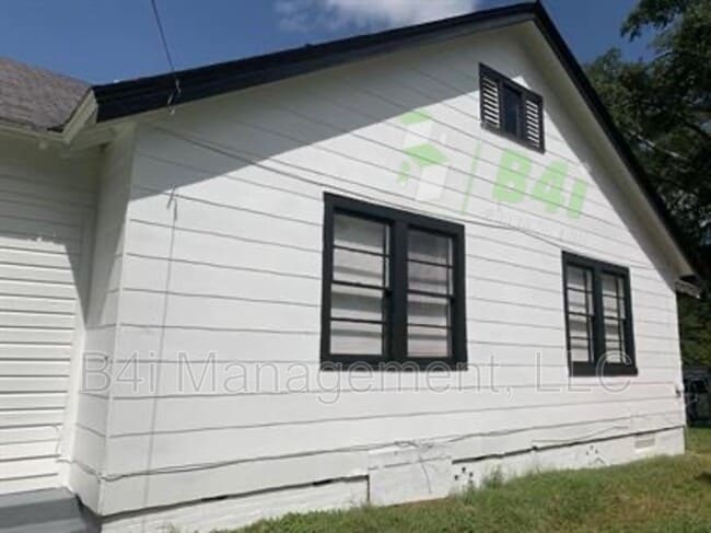 Building Photo - 4018 3rd Ave