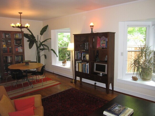 Foto del edificio - Charming Three Bedroom Home
