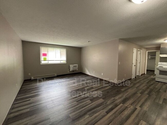 Building Photo - 739 Trumbull St