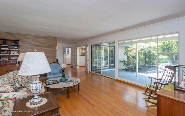 Foto del edificio - 4815 Gould Ave