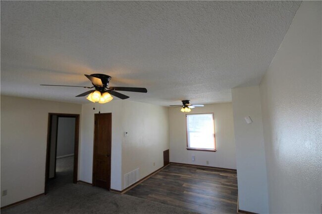 Building Photo - 613 S Midwest Blvd