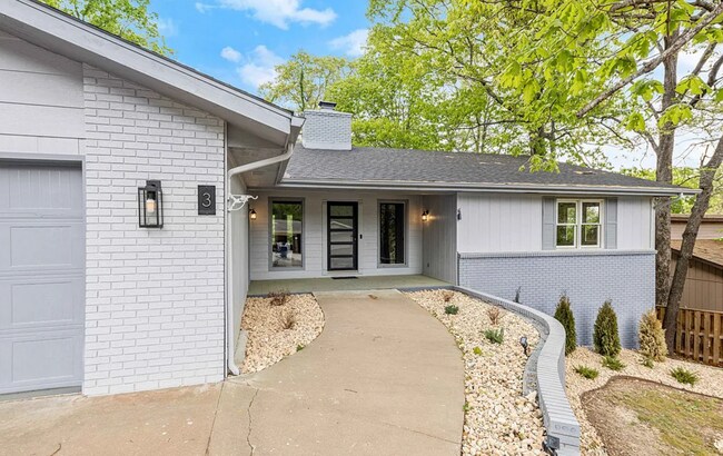 Building Photo - Beautiful spacious 5 bedroom, 5 bathroom h...