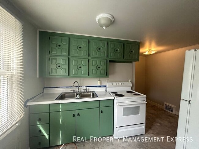 Building Photo - 1 Bedroom 1 Bathroom Unit in Sioux Falls
