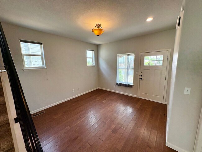Foto del edificio - 5 bed, 4 bath North Park Hill