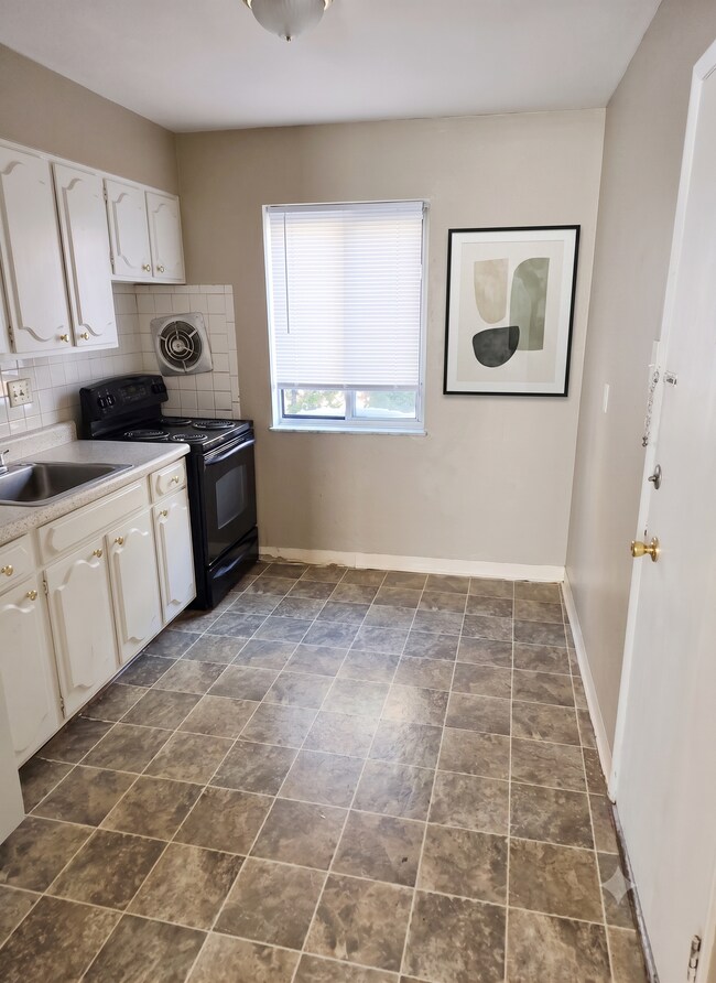 Building Photo - 7701 Circle Dr