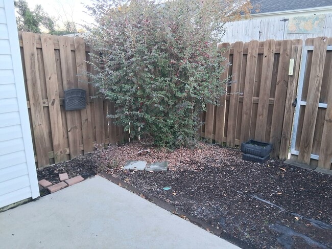 Building Photo - 1731 Elizabeth St