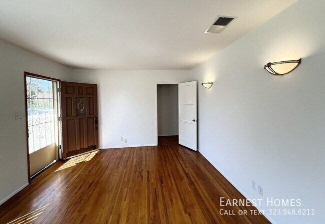 Foto del edificio - 14013 Addison St