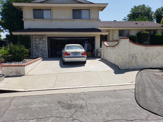 Building Photo - 1416 Finegrove Ave