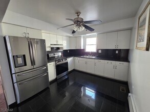 Building Photo - 71 Newark Pl