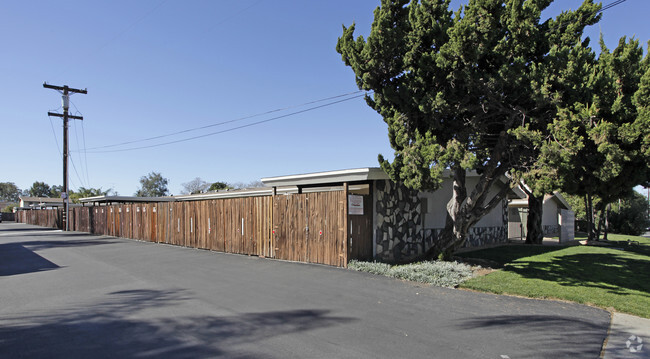 Building Photo - Los Patios Apartments