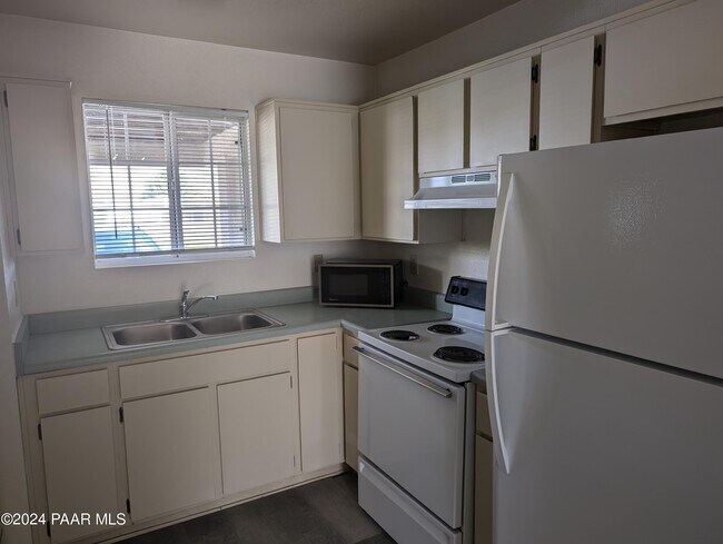 Foto del edificio - 9615 E Lakeshore Dr