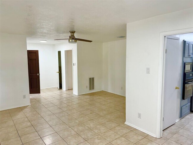 Foto del edificio - 7015 Pyron Way