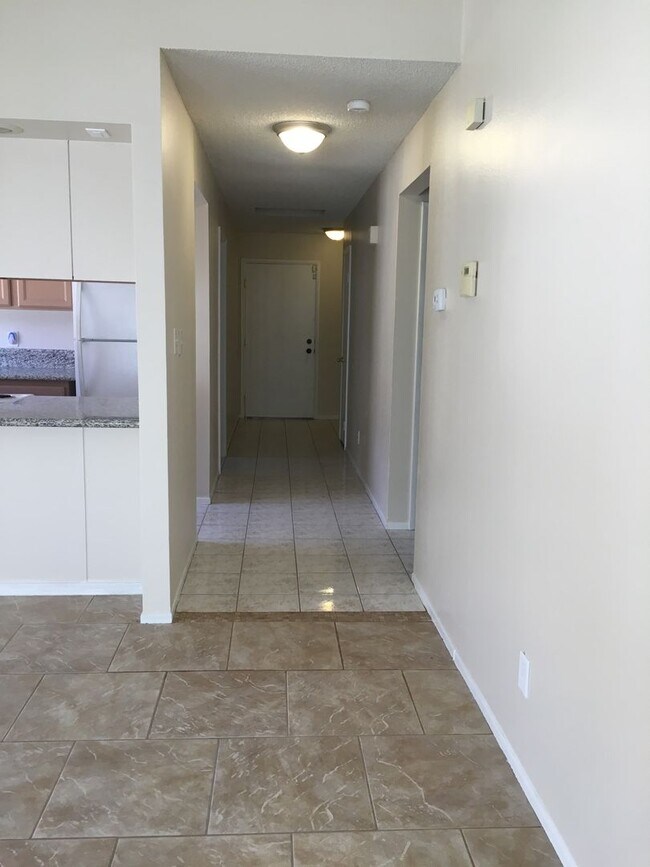 Foto del edificio - Great Location close to shopping at Durango and Summerlin Parkway