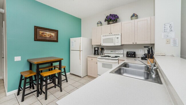 Foto del edificio - 8114 Princess Palm Ln