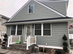 Building Photo - 286 Beachview St