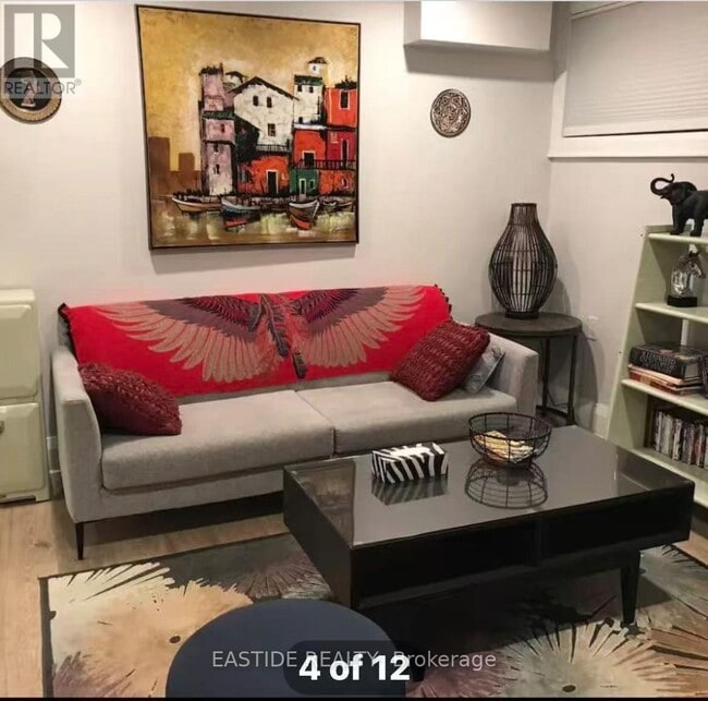 Building Photo - 917 Royal York Rd