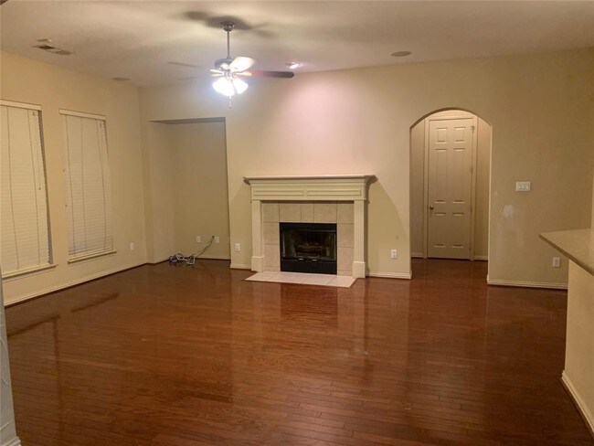 Building Photo - 9720 Barksdale Dr