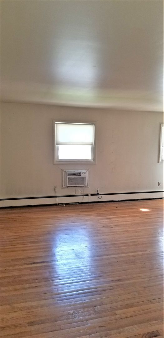 Building Photo - 3004 Elm St